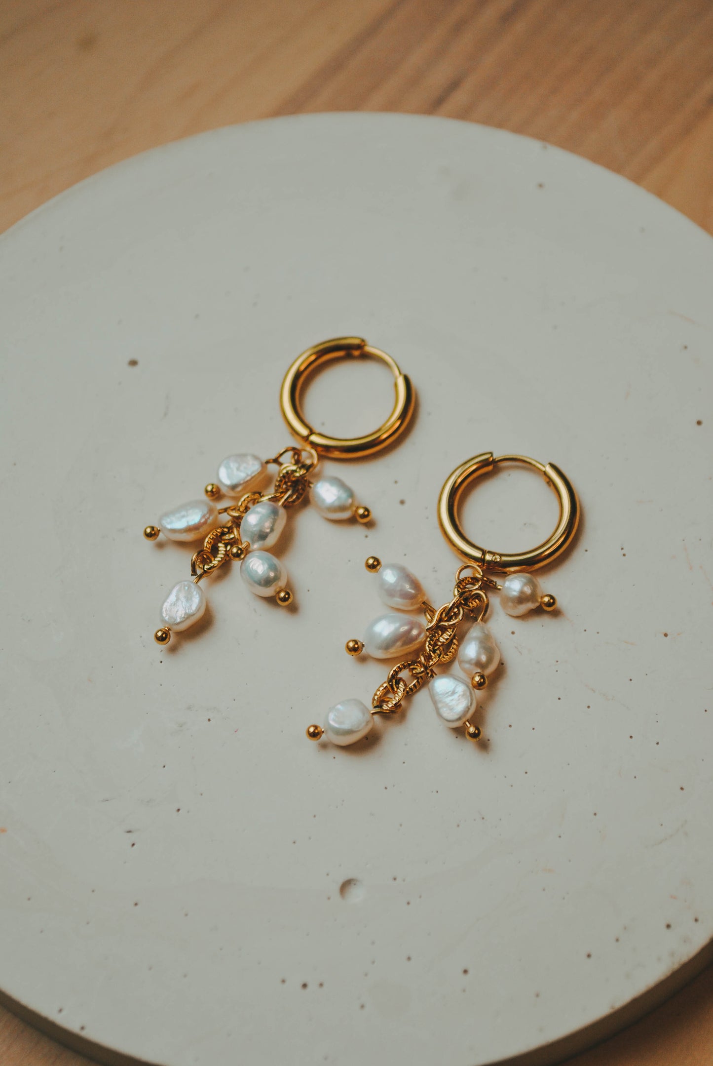 Perline | Boucles d'oreilles tombantes en acier inoxydable et perles d'eau douce