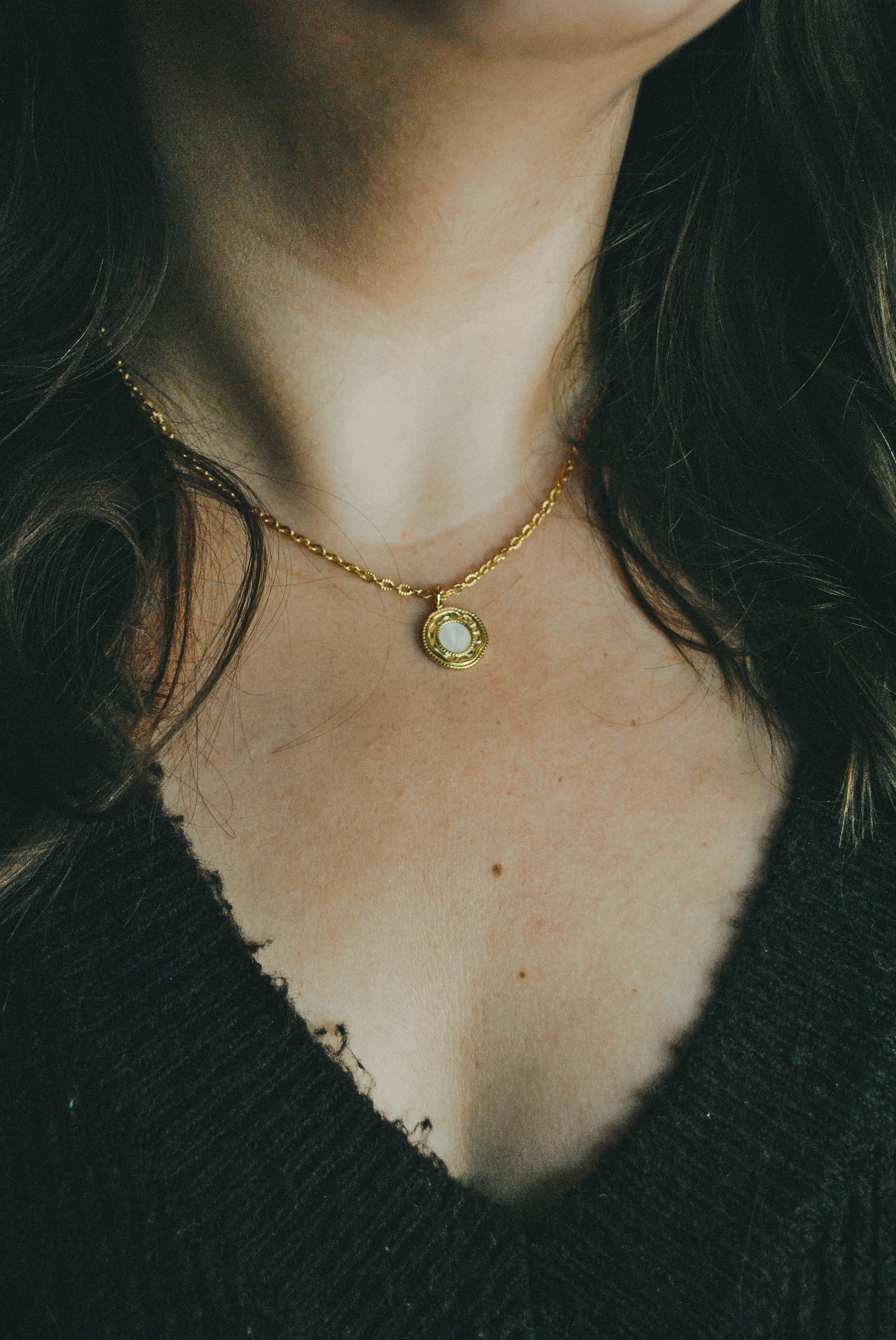 Gaïa | Collier en acier inoxydable et nacre naturelle